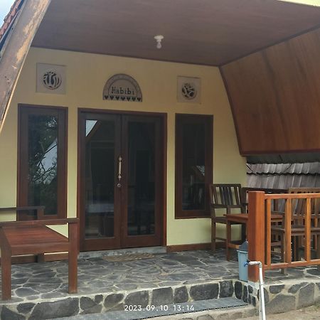 Two One Bungalow Гили Мено Екстериор снимка