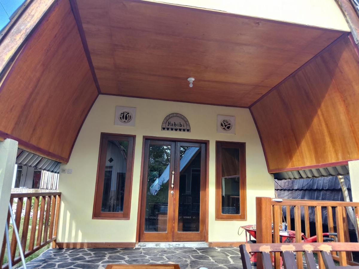 Two One Bungalow Гили Мено Екстериор снимка