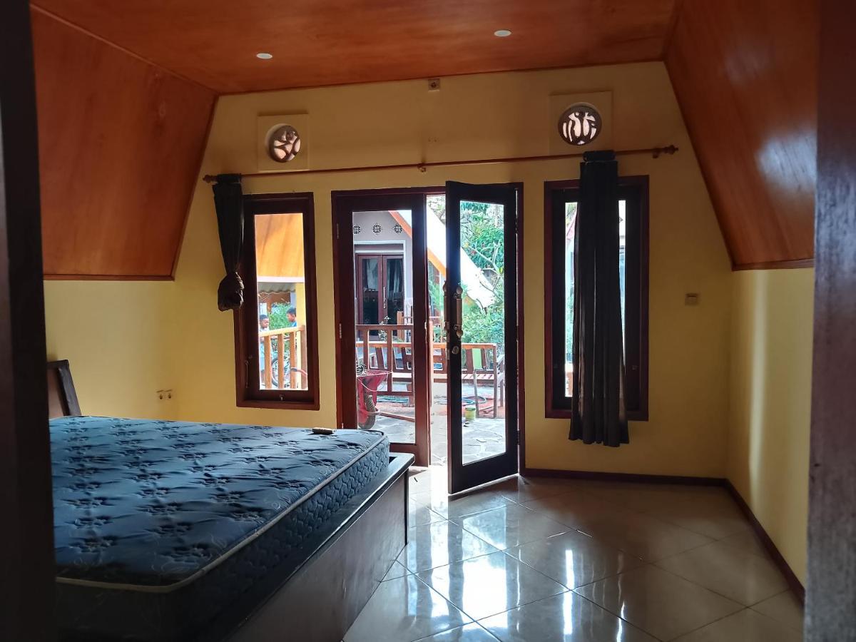 Two One Bungalow Гили Мено Екстериор снимка