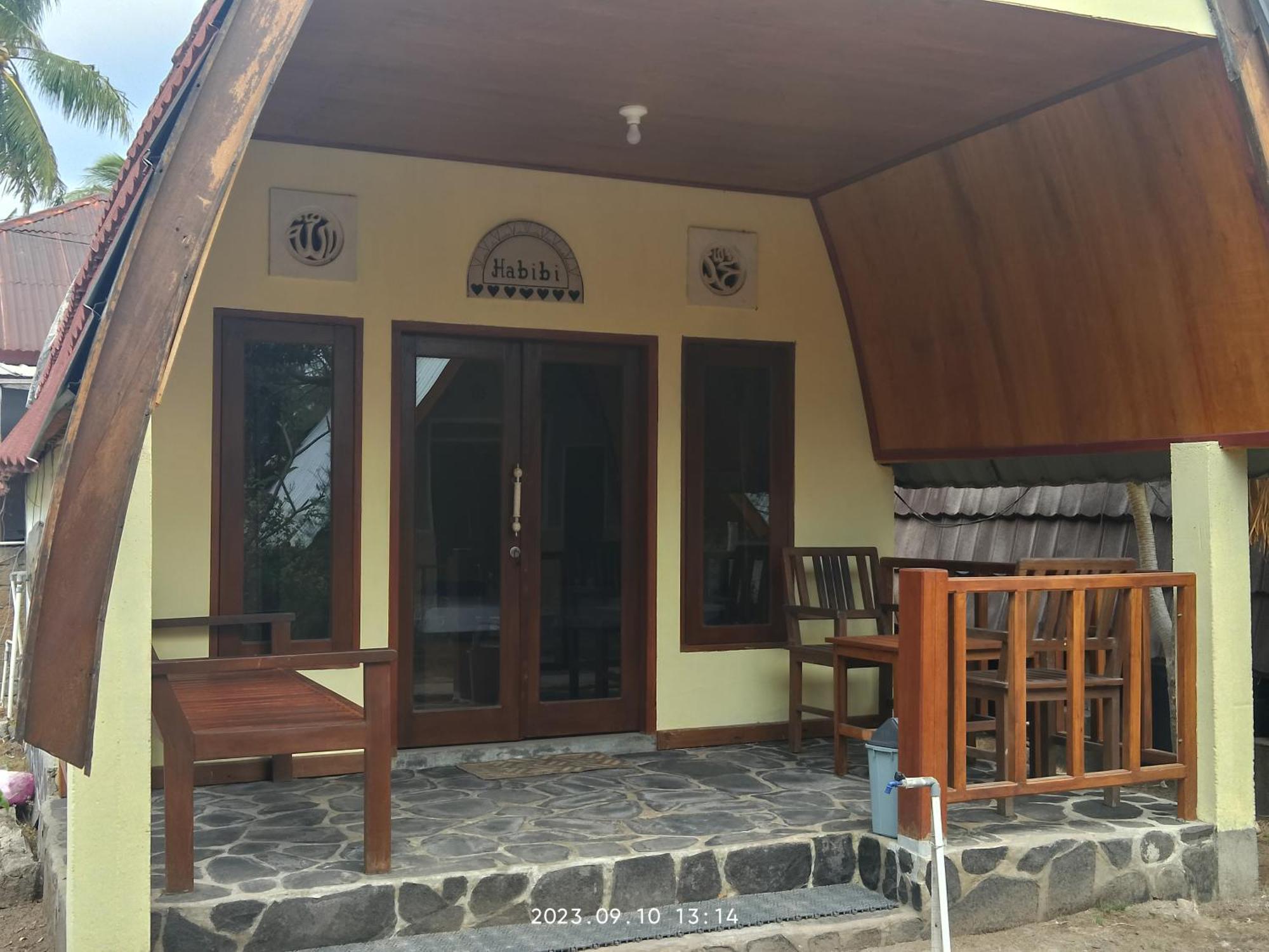 Two One Bungalow Гили Мено Екстериор снимка