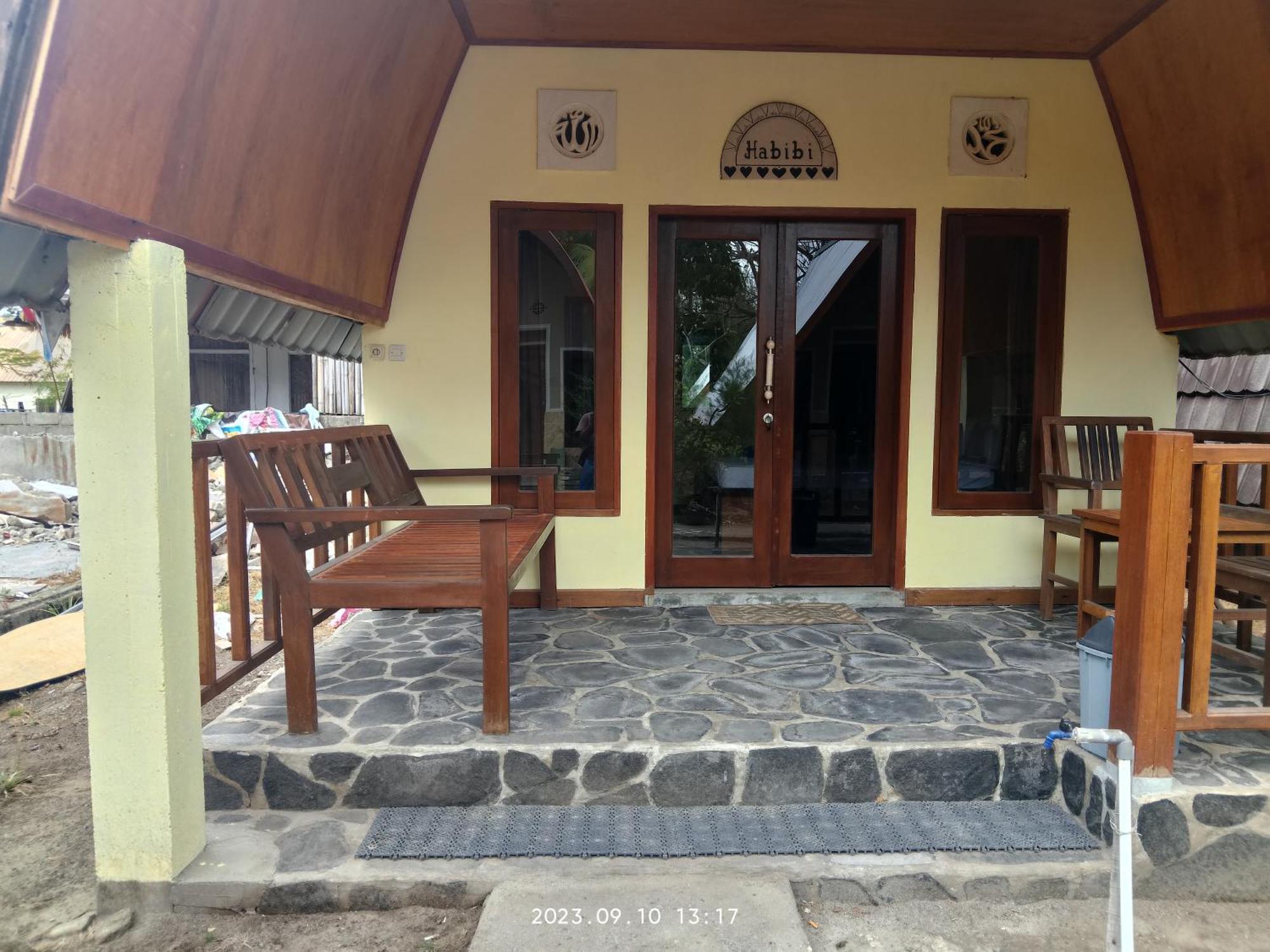 Two One Bungalow Гили Мено Екстериор снимка