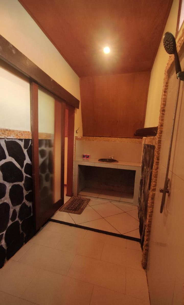 Two One Bungalow Гили Мено Екстериор снимка