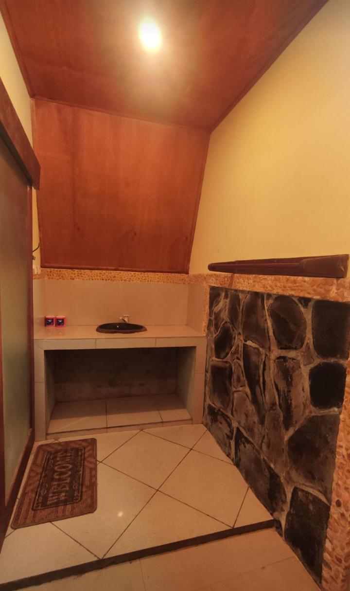 Two One Bungalow Гили Мено Екстериор снимка